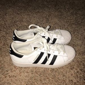 Adidas superstars